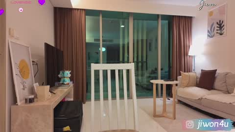 Snapshot of jiwon4u chatting on 01.12.25 Jiwon online show from 01.12.25