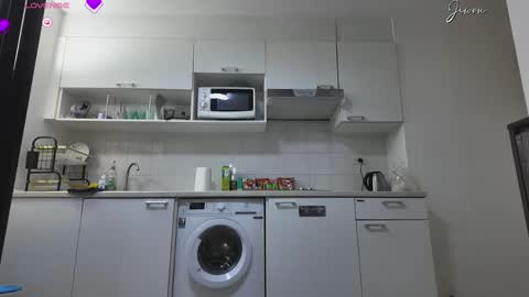 Snapshot of jiwon4u chatting on 02.21.25 Jiwon online show from 02.21.25