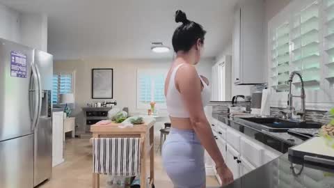 Snapshot of jiwon4u chatting on 09.13.25 Jiwon online show from 09.13.25