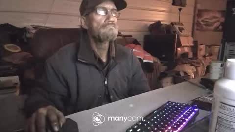 Snapshot of jmoorez2001 chatting on 01.25.25 johnny online show from 01.25.25