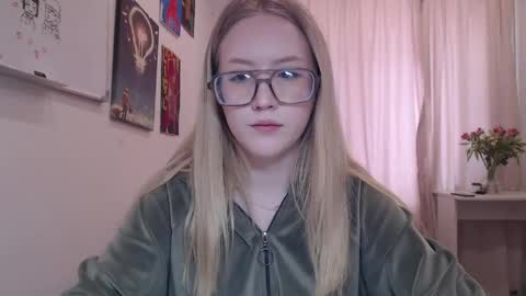 joan_kiss online show from 04.25.26