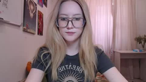 Snapshot of joan_kiss chatting on 05.16.26 joan_kiss online show from 05.16.26