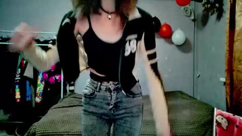 Joannatompson online show from 11.20.25