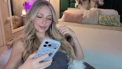 Snapshot of joannee chatting on 02.01.26 Joanne online show from 02.01.26