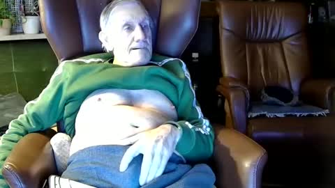 Snapshot of johan7_heet chatting on 12.11.24 johan7 heet online show from 12.11.24