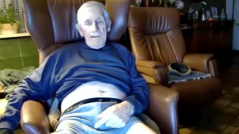 Snapshot of johan7_heet chatting on 12.31.24 johan7 heet online show from 12.31.24