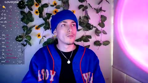 Snapshot of johan_parker222 chatting on 09.23.25 johan_parker222 online show from 09.23.25