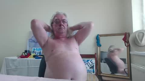 Snapshot of john_little_one chatting on 02.04.25 JOHN online show from 02.04.25