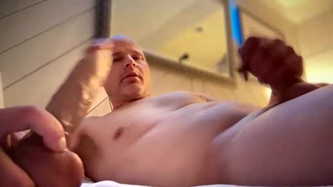 Snapshot of johnbellows chatting on 12.19.25 bisexual King online show from 12.19.25