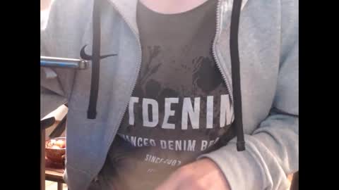 Snapshot of johnbongo chatting on 09.29.25 johnbongo online show from 09.29.25