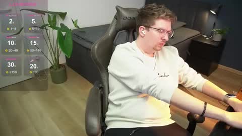 Snapshot of johndor22 chatting on 01.04.25 Jones online show from 01.04.25