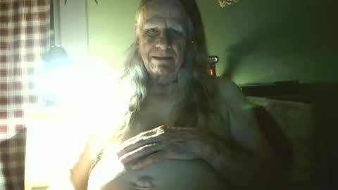 johnnieq1971 online show from 04.28.26