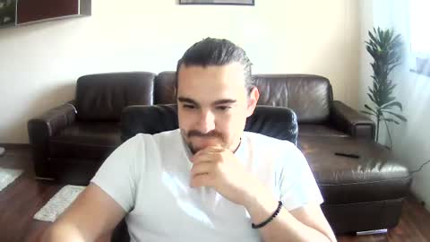 Snapshot of johnnybravovici chatting on 07.05.26 johnnybravovici online show from 07.05.26