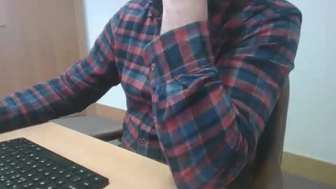 Snapshot of jojo156156 chatting on 10.10.25 husssky online show from 10.10.25