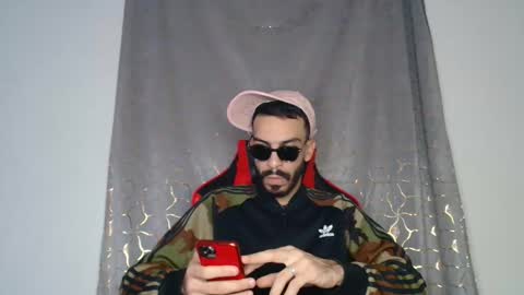 Snapshot of jokerharle1 chatting on 11.18.25 ALICEARABIAN online show from 11.18.25