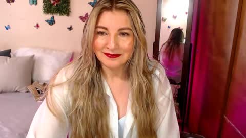Snapshot of jolie_mature_ chatting on 05.11.26 Jolie Mature online show from 05.11.26