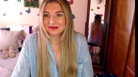 Snapshot of jolie_mature_ chatting on 06.08.26 Jolie Mature online show from 06.08.26