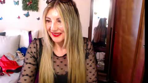 Snapshot of jolie_mature_ chatting on 06.11.26 Jolie Mature online show from 06.11.26