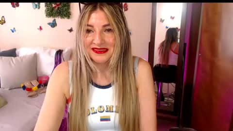 Snapshot of jolie_mature_ chatting on 06.19.26 Jolie Mature online show from 06.19.26