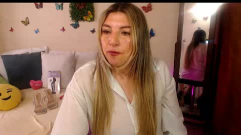 Snapshot of jolie_mature_ chatting on 06.30.26 Jolie Mature online show from 06.30.26