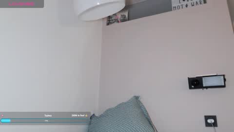 Snapshot of jolieroseeparis chatting on 11.14.25 Rose online show from 11.14.25