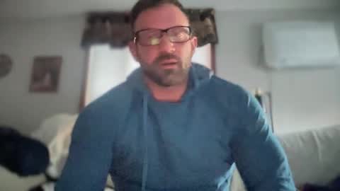 Snapshot of jonariesxxx chatting on 02.04.26 Jon Aries online show from 02.04.26