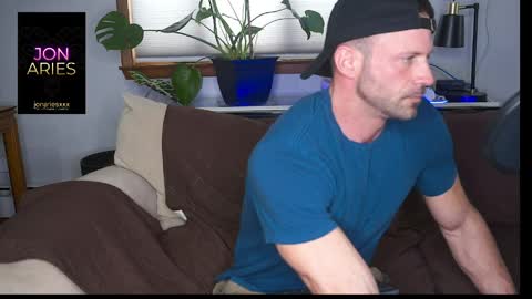 Snapshot of jonariesxxx chatting on 04.05.26 Jon Aries online show from 04.05.26