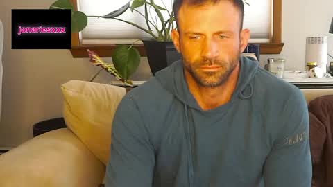 Snapshot of jonariesxxx chatting on 04.12.26 Jon Aries online show from 04.12.26