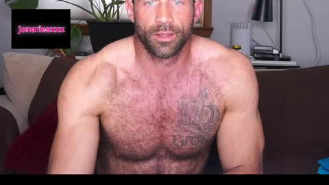 Snapshot of jonariesxxx chatting on 04.15.26 Jon Aries online show from 04.15.26