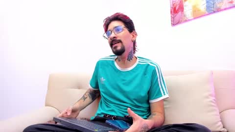 Snapshot of jonathan_sinn chatting on 05.27.26 jonathan_sinn online show from 05.27.26
