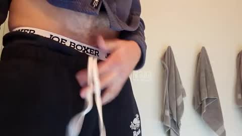 Snapshot of jonesy420xoo chatting on 12.31.24 jonesy420xoo online show from 12.31.24