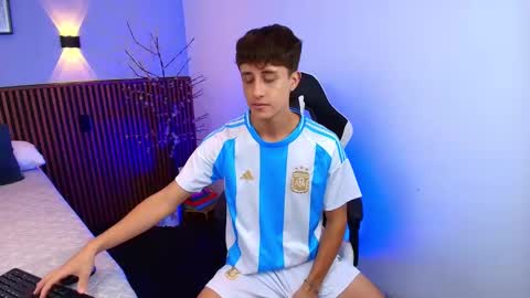 Snapshot of joseloevans chatting on 01.01.25 Joselo online show from 01.01.25