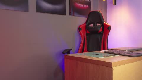 Snapshot of joseph__boy chatting on 04.11.26 JOSEPH online show from 04.11.26