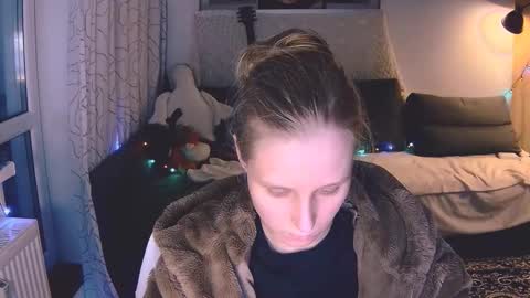 Snapshot of joy_keys chatting on 12.16.24 joy_keys online show from 12.16.24