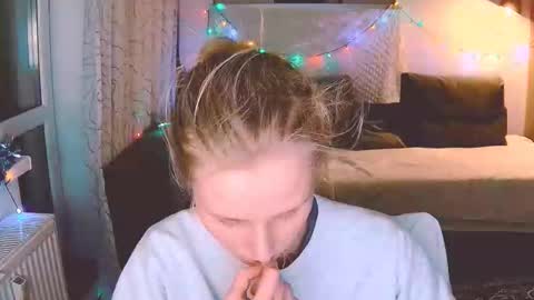 Snapshot of joy_keys chatting on 12.23.24 joy_keys online show from 12.23.24