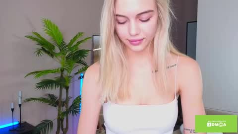 Snapshot of joybunny chatting on 02.10.25 joybunny online show from 02.10.25