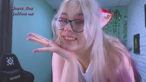 Snapshot of joyce_coy chatting on 12.21.24 Joyce online show from 12.21.24