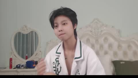 Snapshot of joycekay chatting on 10.29.25 joycekay online show from 10.29.25