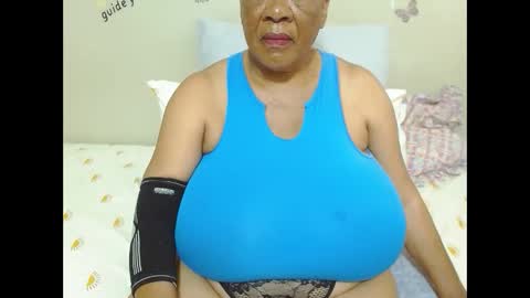 Snapshot of joycemando chatting on 09.25.25 DairyQueen online show from 09.25.25