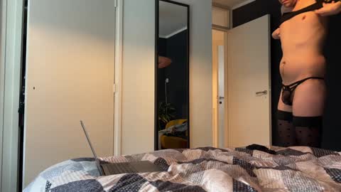 Snapshot of jrnb87 chatting on 12.02.24 JoyBoy online show from 12.02.24