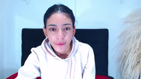 Snapshot of juan_and_luciana chatting on 06.26.26 online show from 06.26.26