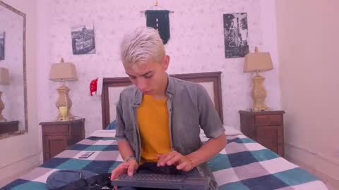 J U A N   L O V E R S online show from 12.05.24