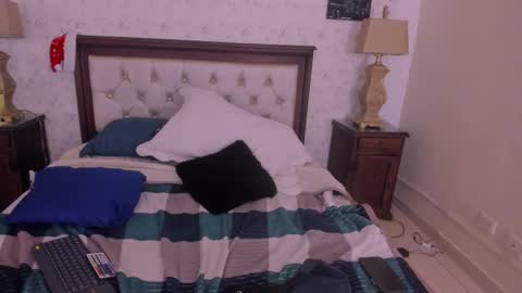 J U A N   L O V E R S online show from 12.05.24