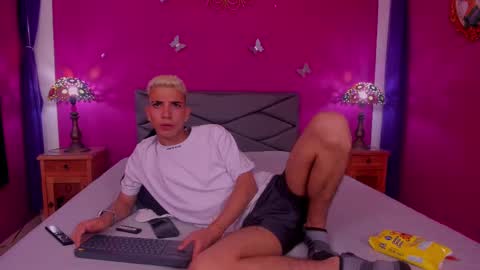 J U A N   L O V E R S online show from 12.10.24