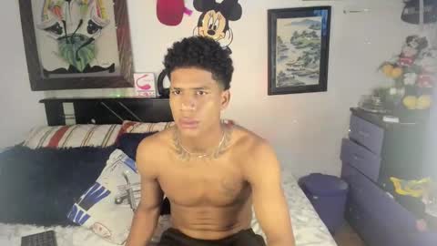 Snapshot of juanbigcock21cm chatting on 11.25.25 juan jose online show from 11.25.25