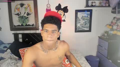 Snapshot of juanbigcock21cm chatting on 11.26.25 juan jose online show from 11.26.25