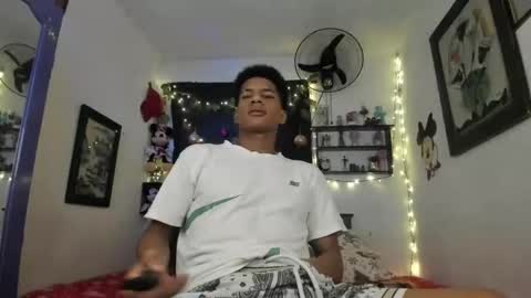 Snapshot of juanbigcock21cm chatting on 12.18.25 juan jose online show from 12.18.25