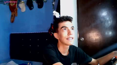 Snapshot of juandii26 chatting on 05.17.26 juandi online show from 05.17.26