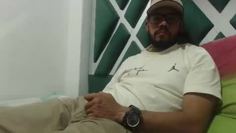 Snapshot of juanfe_style chatting on 09.30.25 juanfe_style online show from 09.30.25