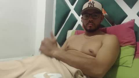 Snapshot of juanfe_style chatting on 10.08.25 juanfe_style online show from 10.08.25